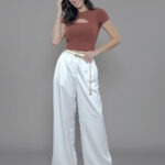 Top Feminino Manga Curta Decote Vazado TP.162.0040 - Marrom-080001, P